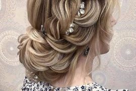 Romantic Braided Hairstyle Trends for Bridal Girls In 2019