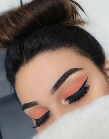 Hottest Eye Makeup Looks & Tips for 2019