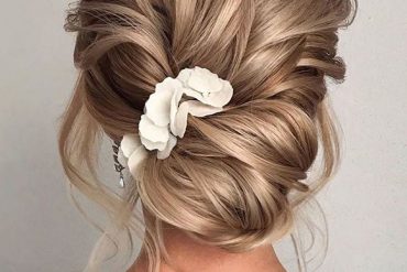 Simply Stunning Updos for Women to Create in 2019