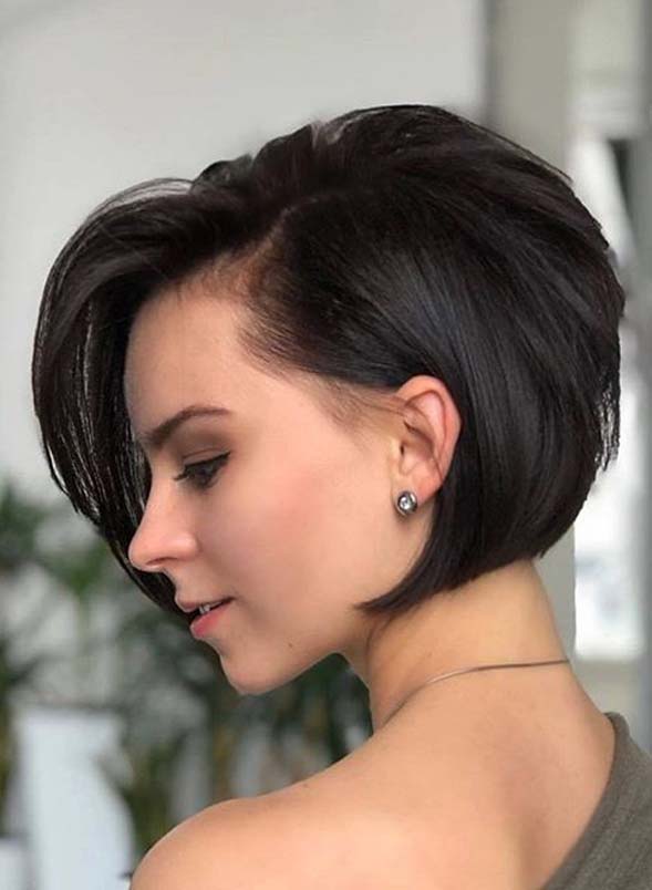 Best Ever Short Haircuts for Women to Show Off in Year 2020