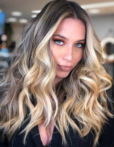 Charming Ideas of Golden Hair Highlights for 2020