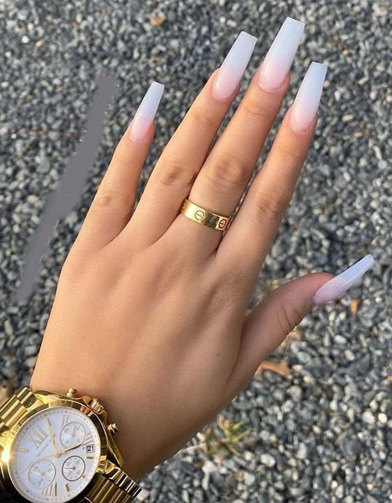 Gorgeous & Modern Glitter Nails Look for 2020