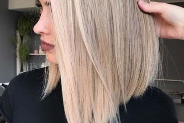 Adorable Sleek Straight Haircuts for Women to Show Off in 2020