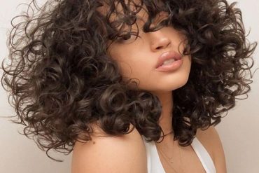 The Best Style of Medium Curly Hair to Enhance Your Beauty