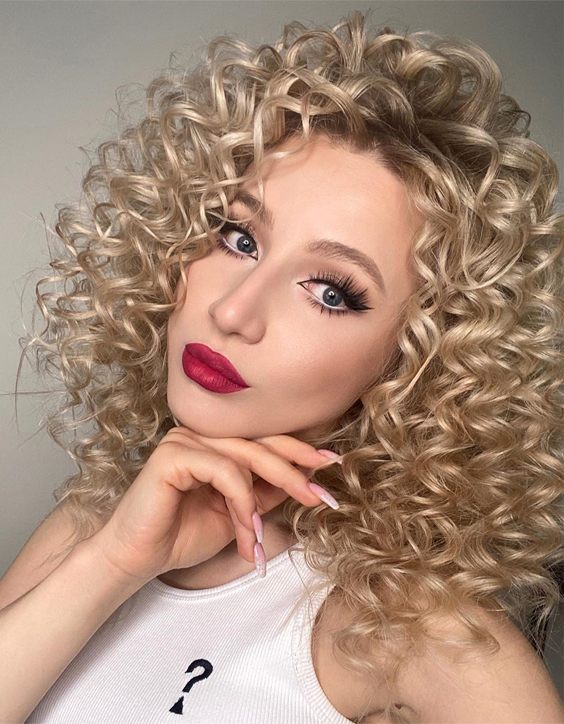 Dreamy Curly Hairstyles & Cuts to Copy Right Now