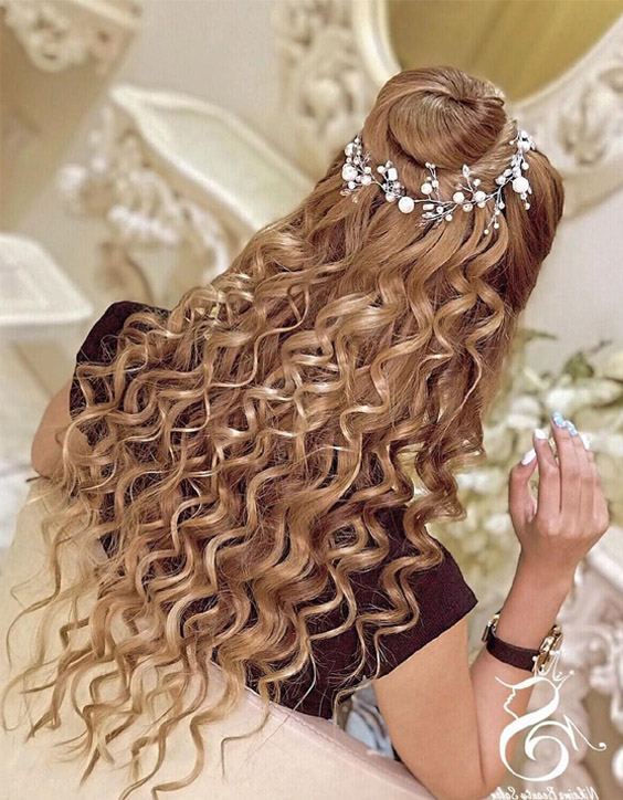 Mind Blowing Curly Hair Look for Bridal Girls