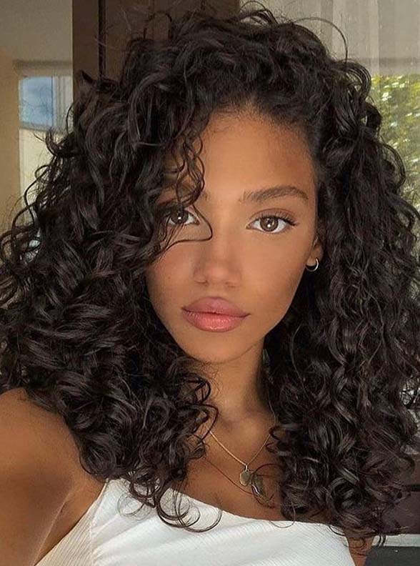 Stunning Curly Hairstyles for Bold Ladies