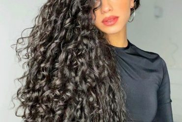 Delightful Style of Curly Hairstyle for 2021 Young Girls