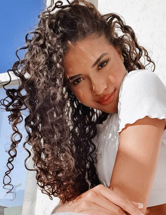 2021 Curly Hair & Fashionable Look for Girls