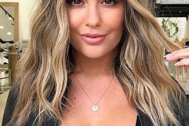 Gorgeous Beach Waves Hair Styles with Balayage Highlights
