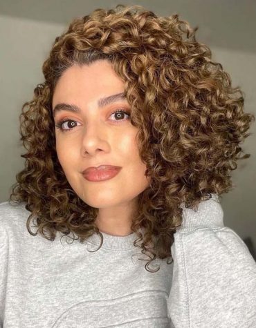 Awesome Medium Curly Haircuts & Style for Girls