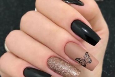 Black Nail Style for your Finger
