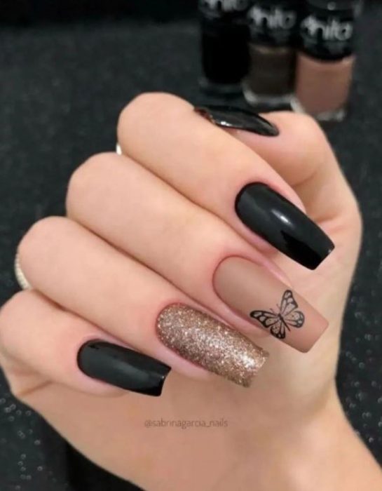 Black Nail Style for your Finger