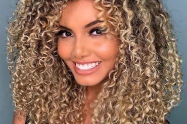 Delightful Curly Hairstyles & Trends In 2022